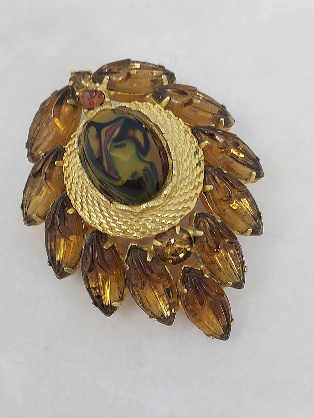 Vintage Juliana D&E Brooch Art Glass Swirl Cabochon Root Beer Ribbed Navettes 2"